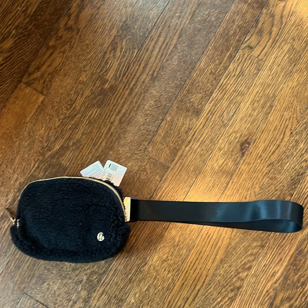 Lululemon Black Fleece Belt Bag
